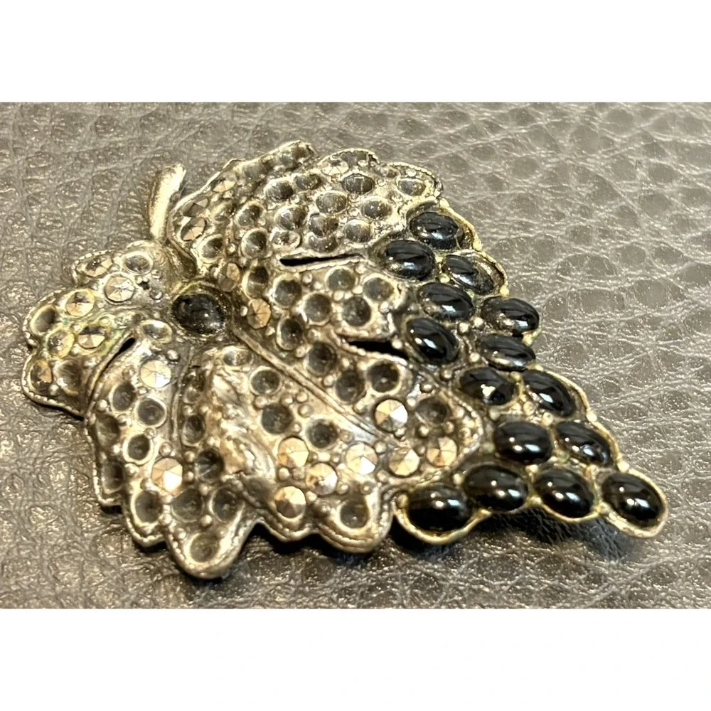 VTG DECO Pot Metal Black Faux Onyx Cabochon Marcasite Grape Bunch Brooch READ